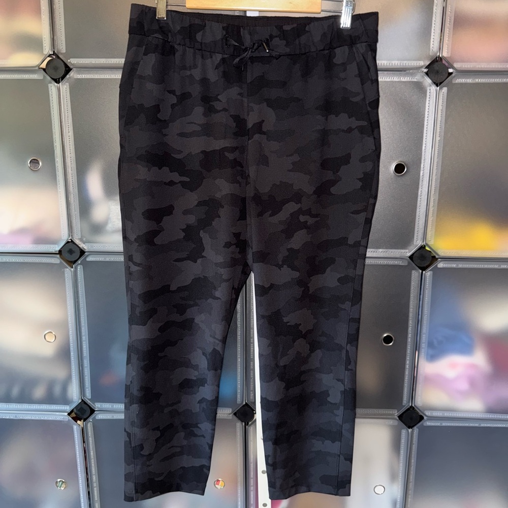 Lululemon On the Fly Pant 7/8 in Incognito Camouflage Multi Grey Size 10 - Picture 5 of 14